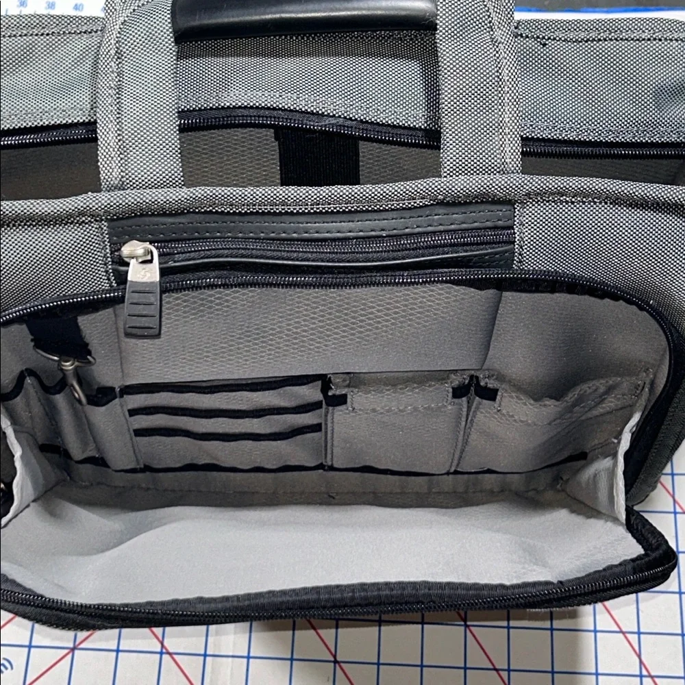 Samsonite Black/Platinum Imobile Z60 Top Loading Case